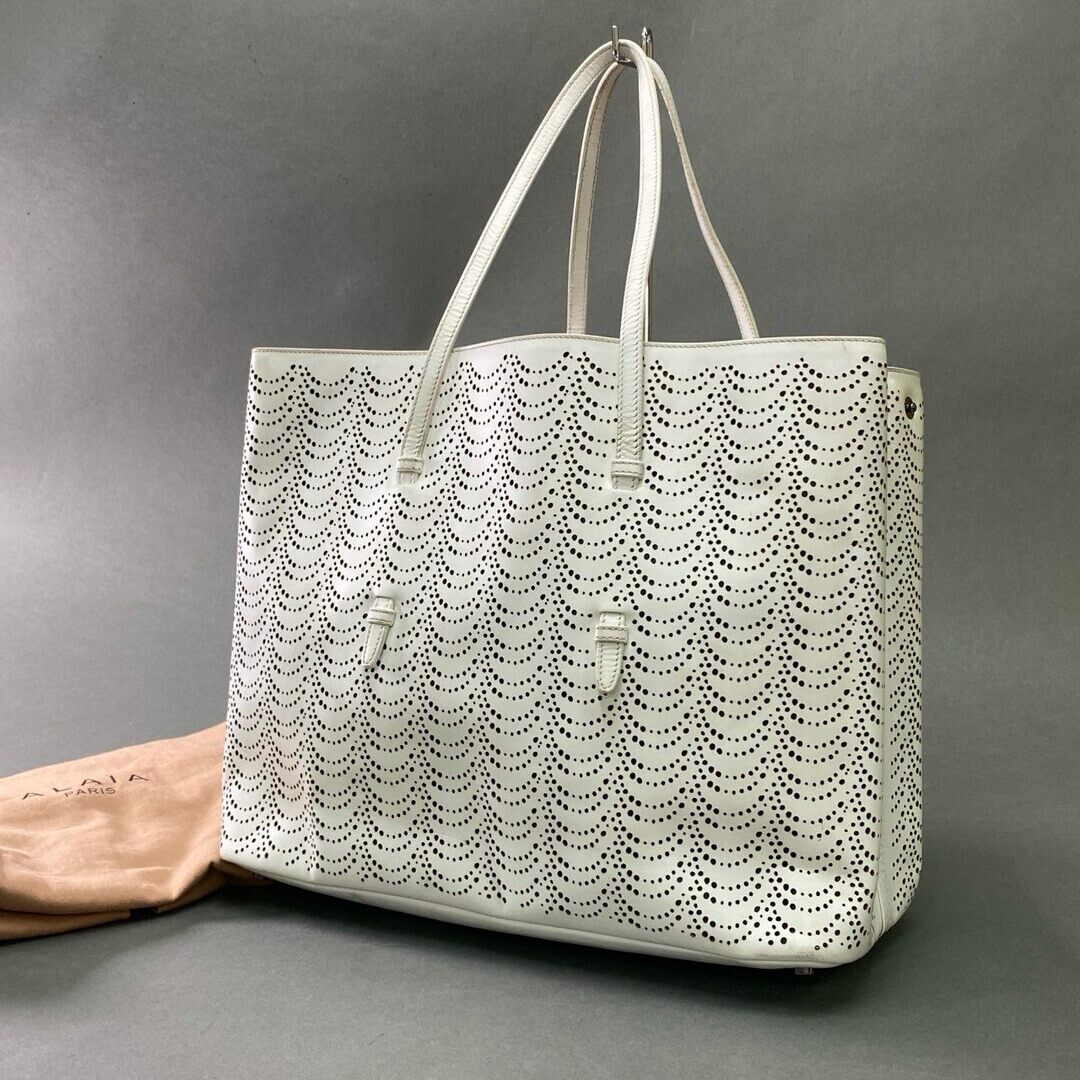 ハンドバッグ ALAIA Suede Hand Tote bag Alaïa Tote bags for Women | Online Sale up to 41% off | Lyst