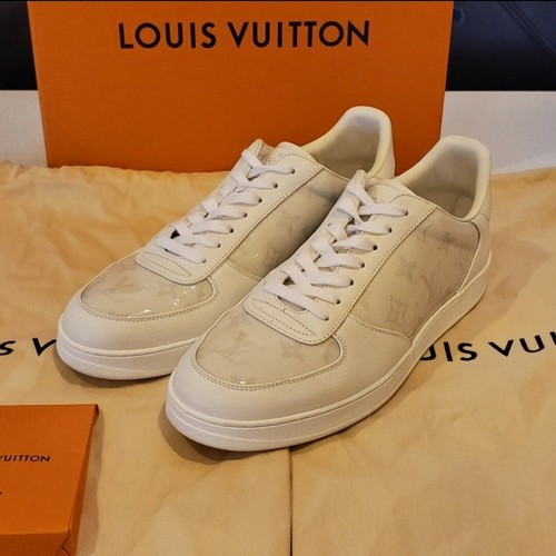 Men's Size 9 Louis Vuitton Rivoli Sneakers for Sale in Queens, NY