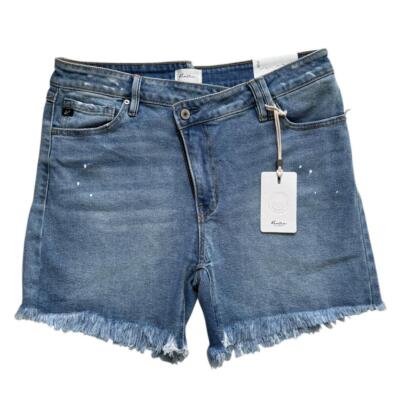 NWT - KanCan Dahana High-Rise Shorts in Medium Wash -Size 13/30 