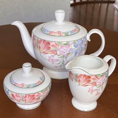 Royal Albert #19 Fontaine Teapot Set