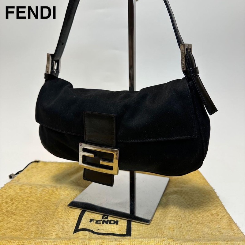 バッグ FENDI Mamma Baguette Hand Bag black FENDI Mamma Baguette Shoulder Bag | Black | FARFETCH