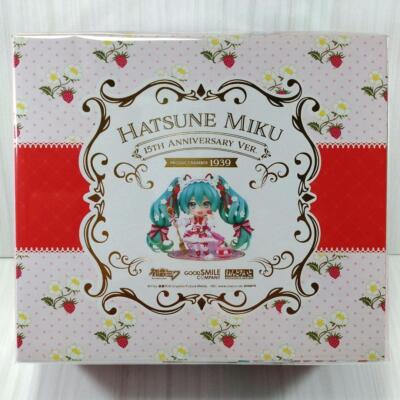 Nendoroid Hatsune Miku 15th Anniversary Ver. Strawberry