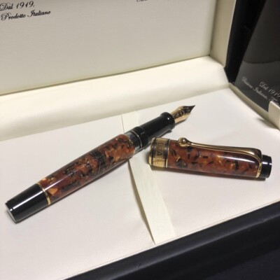 【美品】アウロラ AURORA OPTIMA 14K F字 BOX、ペン入れ付き 美品】アウロラ AURORA OPTIMA 14K F字 BOX ペン入れ付き 万年筆