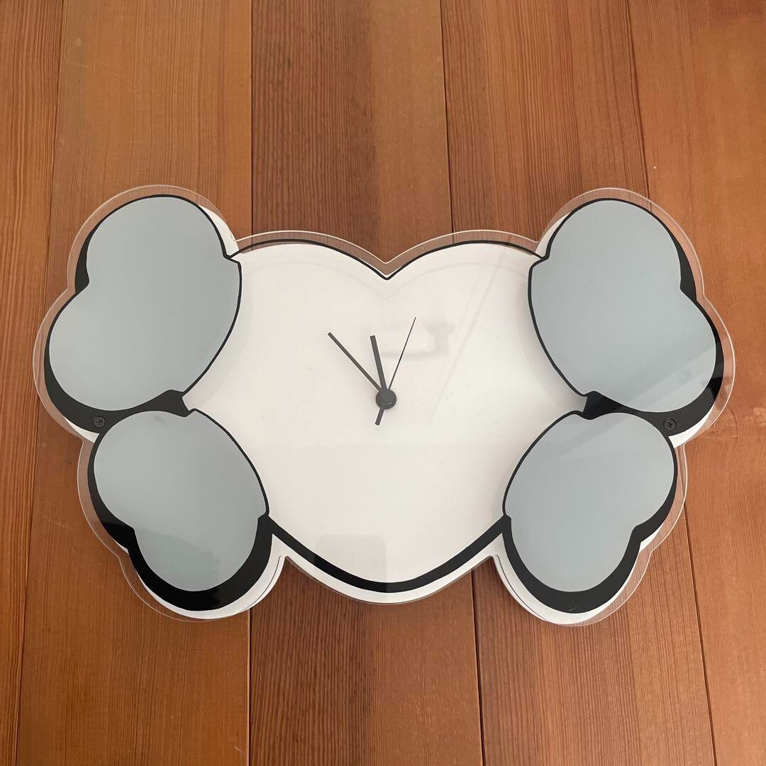 KAWS×HECTIC 世界100個限定HEART&CROSSBONE壁掛け時計 KAWS×HECTIC 世界100個限定HEART&CROSSBONE壁掛け時計