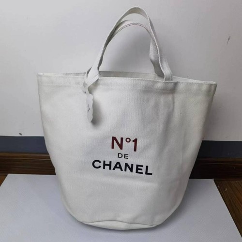 CHANEL BEAUTE ホワイトトートバッグ CHANEL BEAUTE Novelty Tote Bag Bucket Shape N°1 DE White