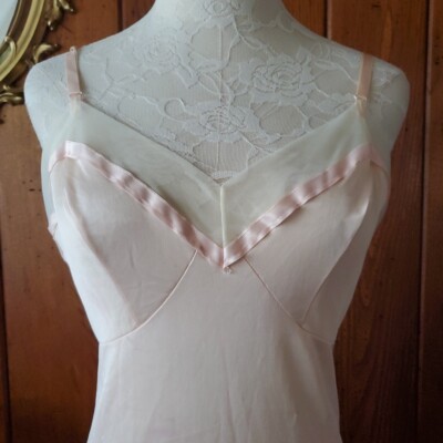 BODY CHIC Full Slip Small SILKY SOFT PINK Nylon Antron Bias Cut VINTAGE USA