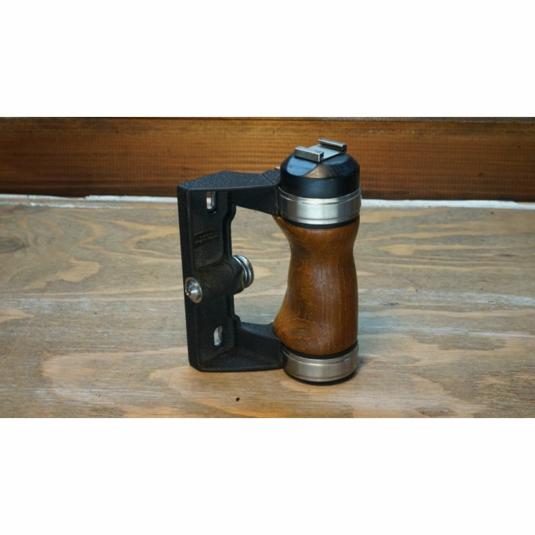 Pentax Wood Hand Grip ペンタックス 6x7 67 67II PENTAX 6X7 67 II Natural Wood Hand Grip W/ Flash Hot Shoe