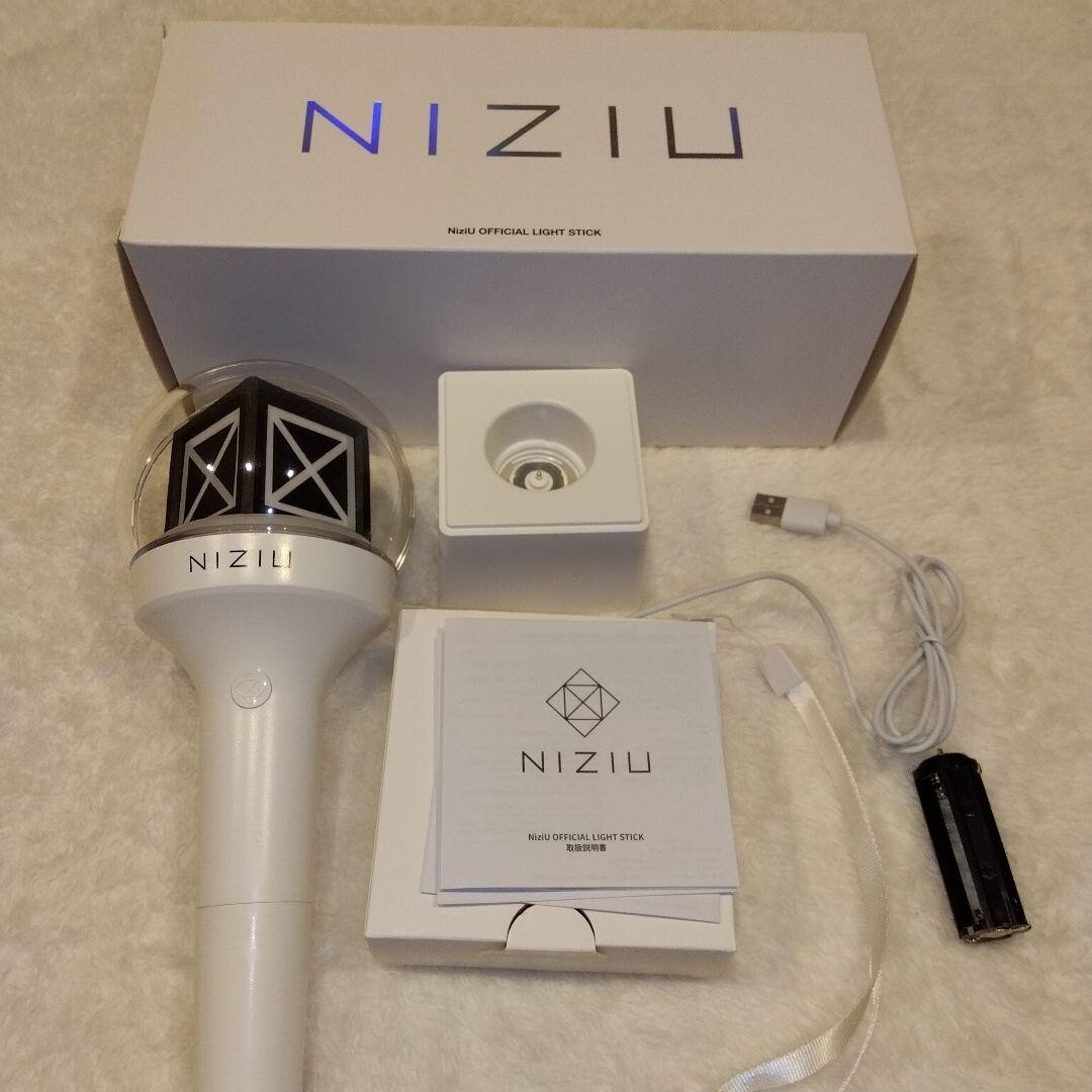 NiziU OFFICIAL LIGHT STICK 箱付き Amazon.co.jp: NiziU ペンライト : 産業・研究開発用品