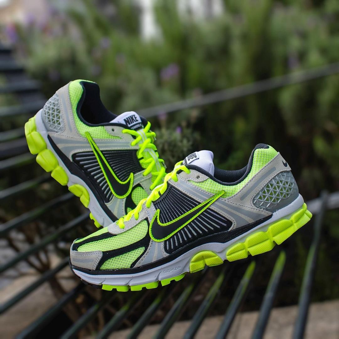 【本物保証 /関税・送料無料】Nike WMNS Zoom Vomero 5 Shoes Nike W ZOOM VOMERO 5 - Top4Running.com