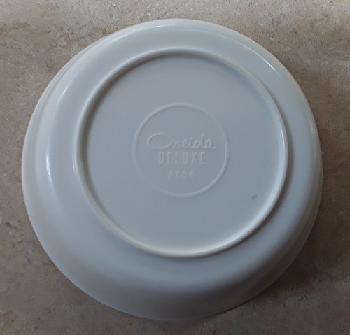 Vintage Oneida Deluxe 3258 Red Riding Hood And Big Bad Wolf Childrens Bowl