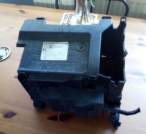 RENAULT CLIO MK3 2005-12 BATTERY TRAY HOLDER 8200314272