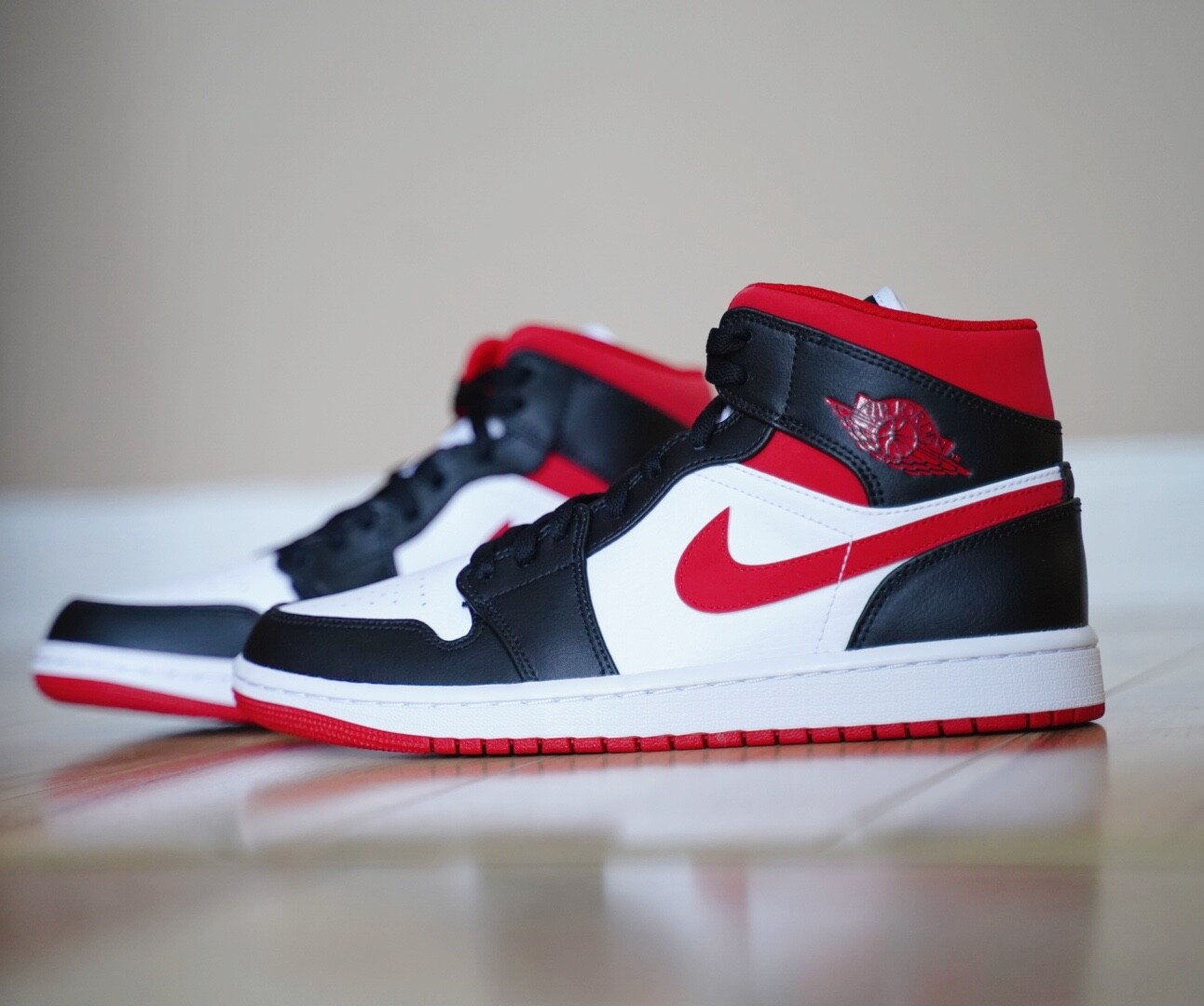 aj 1 gym red mid