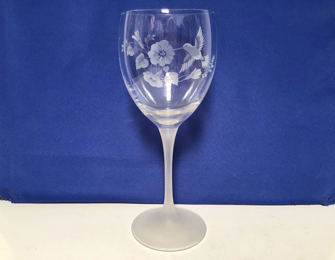 食器 AVON Set of 2 Vintage Avon 24% Lead Crystal Etched Hummingbird