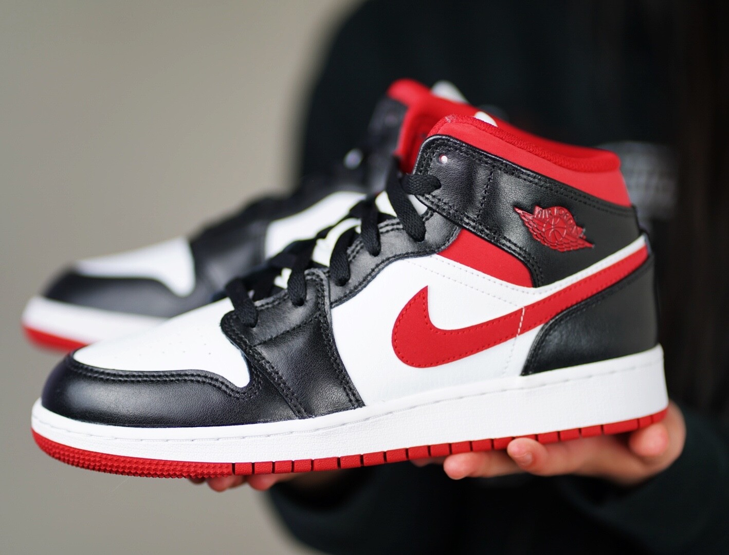 Nike Air Jordan 1 Mid GS White Gym Red Black DJ4695-122 Size 3Y: купить с  доставкой из США, цена 13 968 руб - (402802313115)
