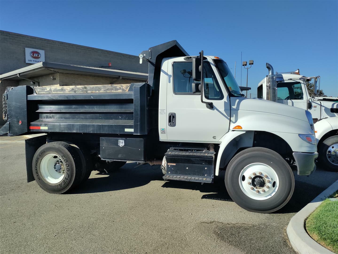 2019 Inter 10ft dump truck Cummins Auto 26k GVW Freightliner gmc ford peterbilt