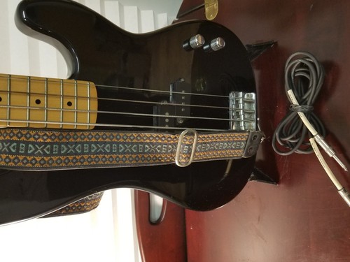 Beautiful electric Blade 1 Bass. Created by V.M.I / Sebring with stand and cord.