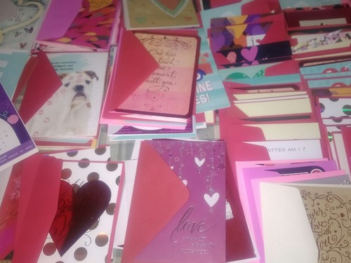 Lot 230 VALENTINES DAY CARDS New W/ Envelopes for resale