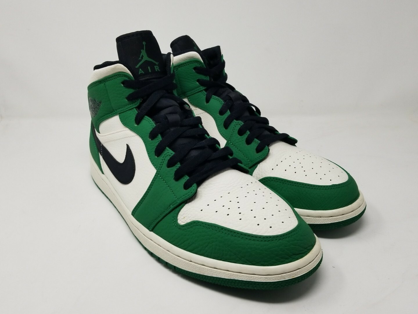 Air Jordan Retro 1 Mid SE Pine Green 