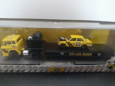 M2 Auto Haulers Mooneyes 1957 Mack Model N & 69 Datsun Bluebird yellow S33 18-26
