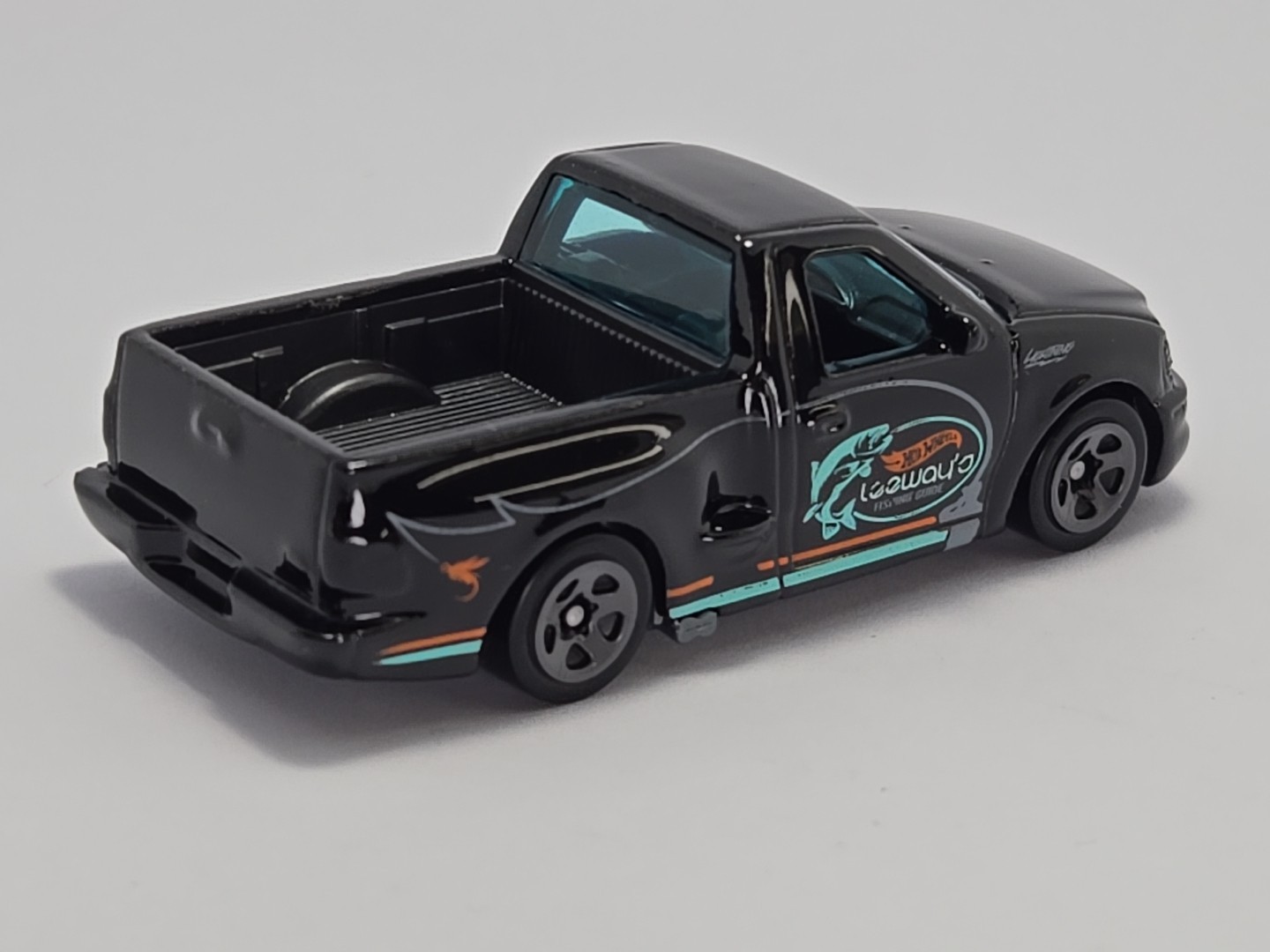 1999 99 Ford F-150 SVT Lightning Collectible 1/64 Scale Diecast Diorama Model