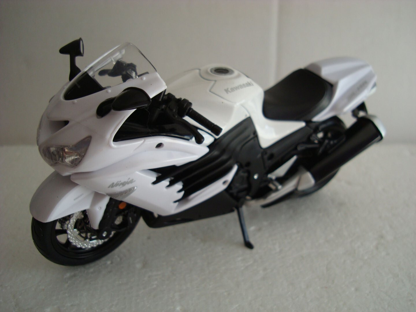 Kawasaki ZZR 14 ( ZX 14 R ) 2012 White 1:12 Maisto | eBay