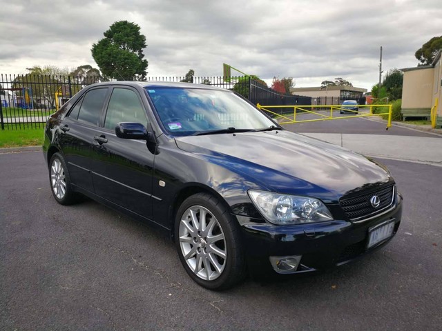 Lexus is300 2005
