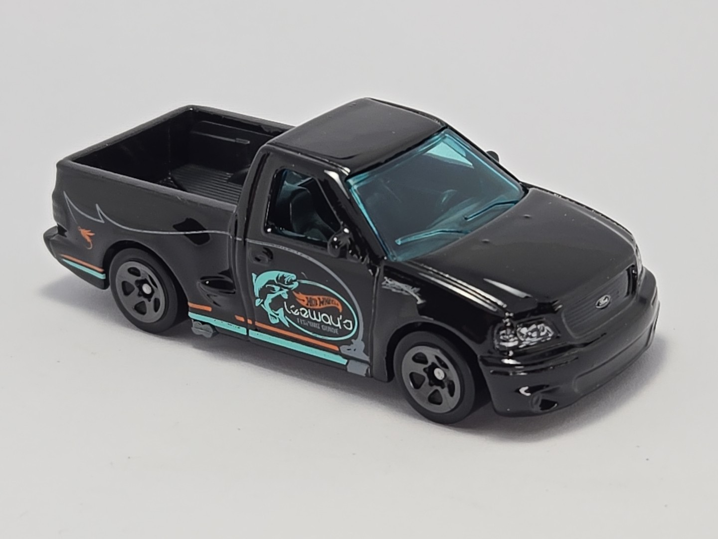 1999 99 Ford F-150 SVT Lightning Collectible 1/64 Scale Diecast Diorama Model