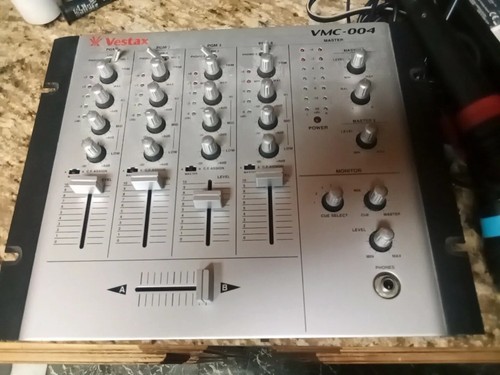 Vestax DJ mixer VMC-004 w/ Power Cord - With 3 Microphone's