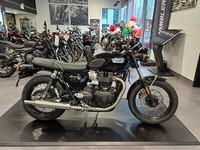 Triumph Bonneville T100, 2025, Jet Black. IN STOCK NOW.