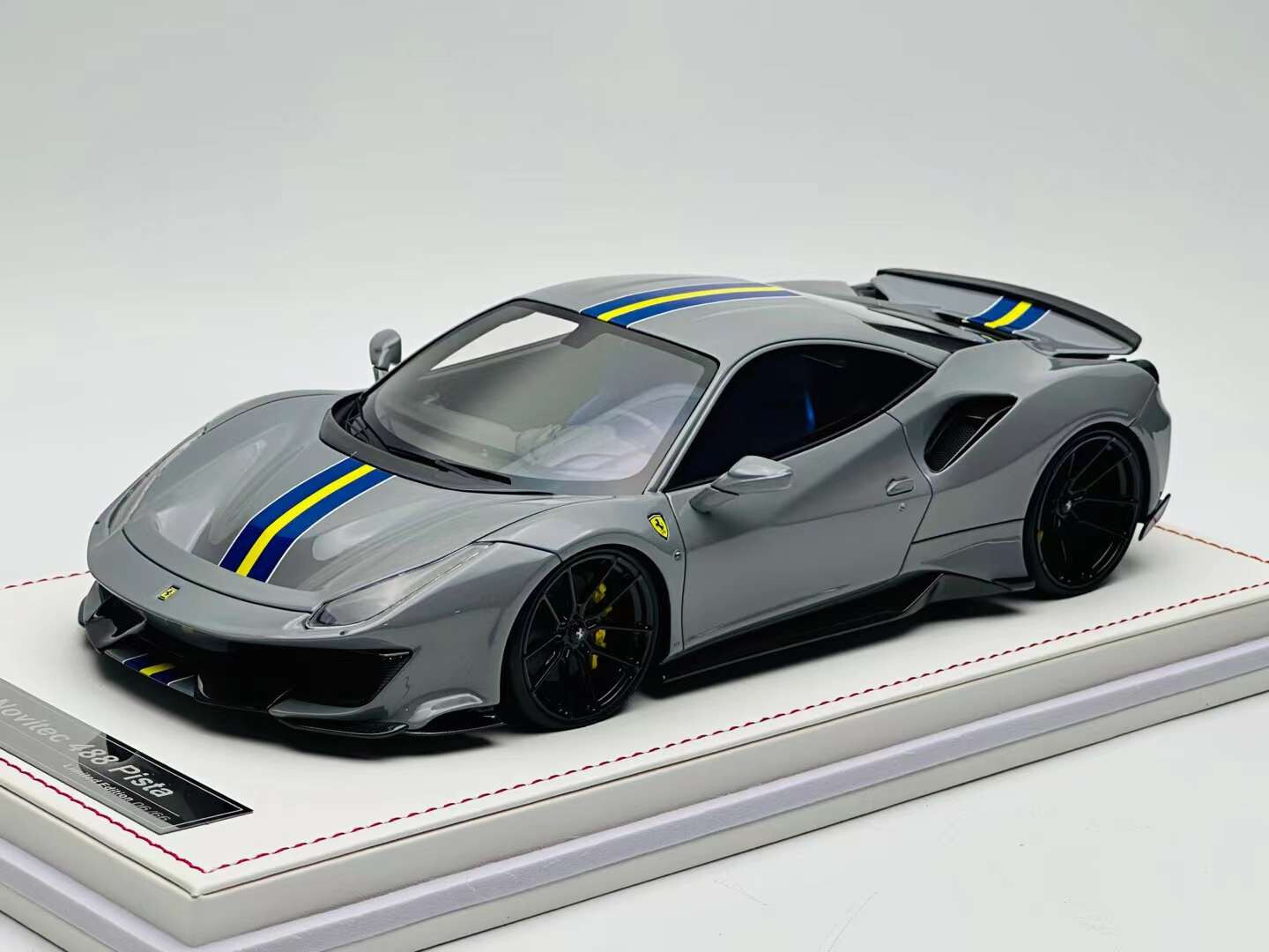 ミニカー Ferrari 488 Pista by Novitec 1/18 Ferrari 488 Pista Novitec GREY RUNNER LIMITED EDITION