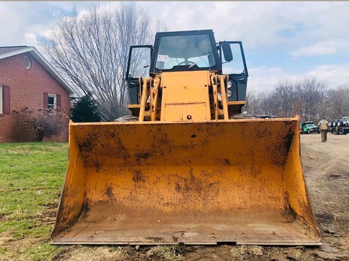 CASE W18 ARTICULATED WHEEL PAY LOADER  TRACTOR  needs engine work