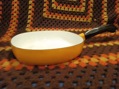 Vintage Mid Century Yellow Enamel Skillet Frying Pan 8''  Danish Prop Display NOS