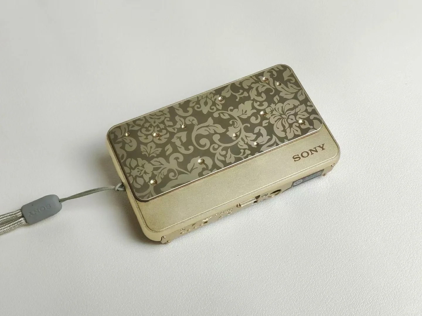ゆ*ま様 SONY Cyber-shot DSC-T99D デジカメ スタンダードにも薄型スライド サイバーショット「DSC-T99