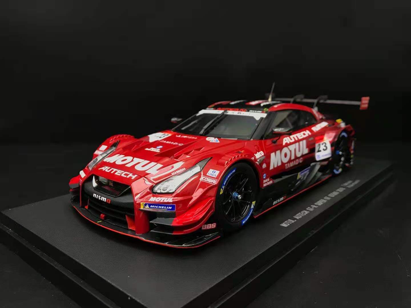 EBBRO 1/18 Nissan GTR 2018 MOTUL AUTECH GT-R SUPER GT500 EBBRO 1/18 Nissan GTR 2018 MOTUL AUTECH GT-R SUPER GT500