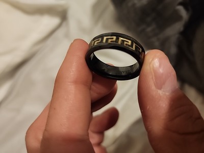 VERSACE リング 8mm Men Versace Ceramic Greek Key Gold Black Carbon Inlay