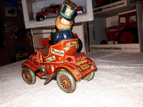 Tin wind up toy Grand-pa's New Car Japan In working condition