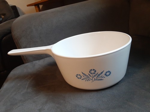 コーニングウエア　 ブルーフラワー 2QT オーブン皿　P-332 Amazon.com: Corning Ware Cornflower Blue 2 QT Casserole Cake