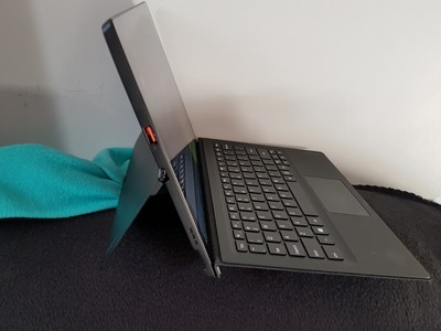 Lenovo ideapad miix 700 12isk. 2-in-1 laptop 128gb, 4gig ram, m3-6y30 pen/stylus