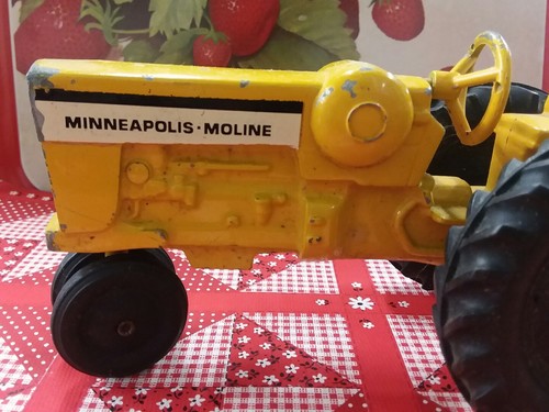 MINNEAPOLIS MOLINE TRACTOR ERTL Vintage Farm Toy