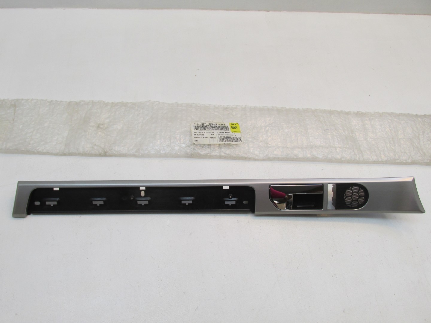 2004-2010 Volkswagen Touareg OEM Right Trim Moulding 7L6-867-068-K-6V6