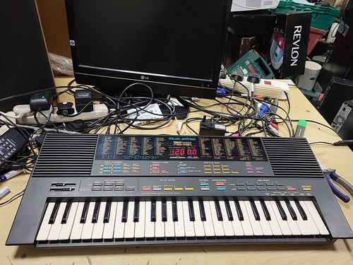 Yamaha PortaSound PSS-580 Music Station 49 Keys Keyboard