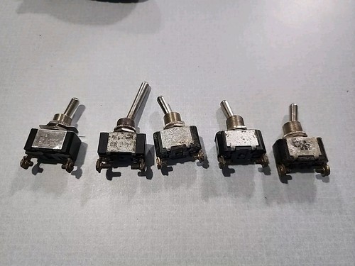 【2hp】 Switch その7 Lot (4) E60272 LR39145 70,000 Series SPDT (ON)-OFF-(ON