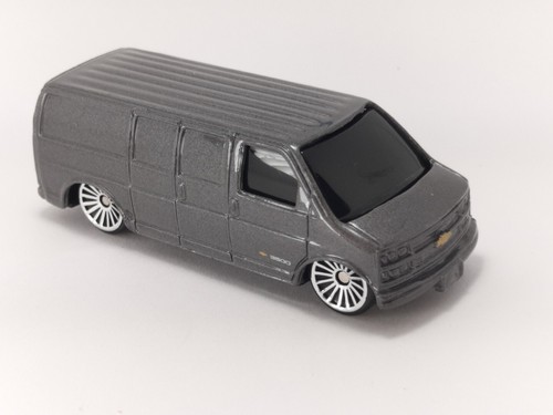 1996 Chevy Express シェビーバン　ミニカー 1996 Chevy Express シェビーバン ミニカー Amazon.co.jp: 箱入