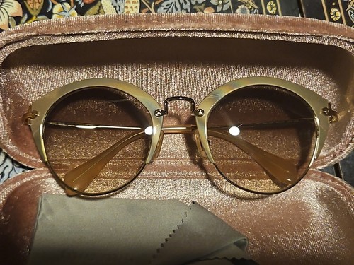 miu miu ミラー Miu Miu White Cat-Eye Sunglasses Silver Mirror Gradient Lens