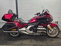 HONDA GL1800 GOLDWING DCT ABS ** Full Luggage - Radio - All Keys and Books **