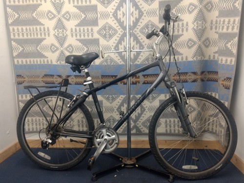 Men's Giant Sedona Bike Hybird Performance Bicycle 21 spd 26" tire 15.5" Size