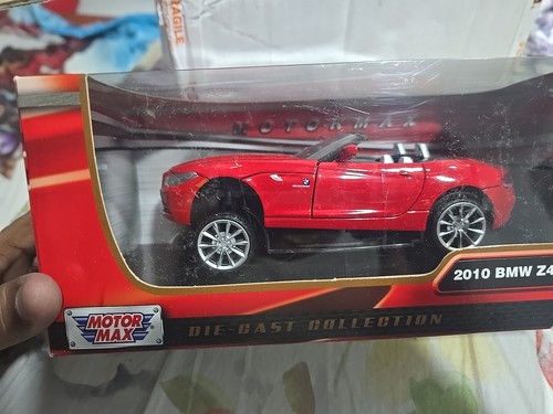 MotorMax 1:24 Scale 2010 BMW Z4 Roadster Red Diecast