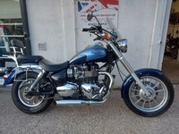 TRIUMPH BONNEVILLE AMERICA CRUISER 865 2009