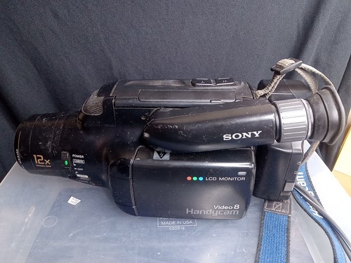 SONY Handycam 240倍デジタルズーム（未開封テープ5本付き） SONY Handycam 240倍デジタルズーム（未開封テープ5本付き）