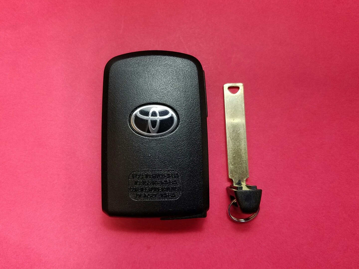 Ключ рав 4 2025. Смарт ключ toyota rav4. ключ тойота рав 4 2025. toyota rav 4 2008 смарт ключ зажигания. корпус ключа toyota rav4.